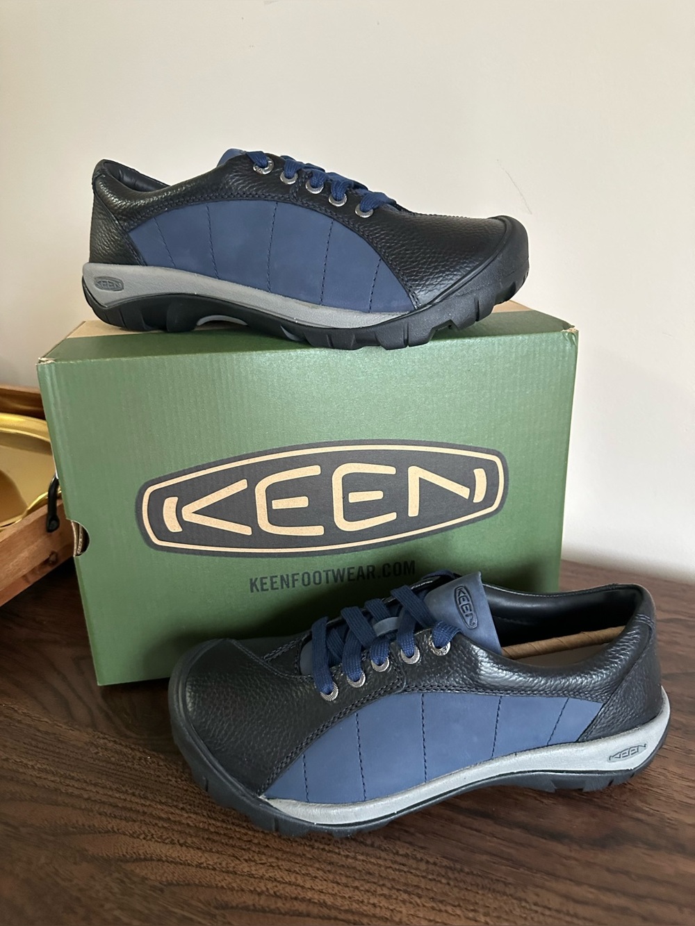 KEEN Lace-Up Women’s Sneakers in Navy and Black 9.5